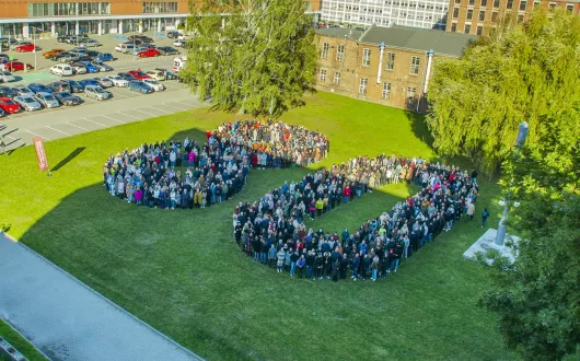 Zdjęcie społeczności PŁ z okazji 80-lecia