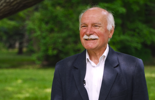 zdjęcie portretowe: prof. Jacek Moll