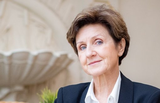 Zdjęcie portretowe: prof. Elżbieta Aleksandrowicz