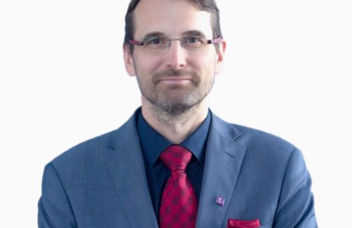 Zdjęcie portretowe: prof. Rafał Matera