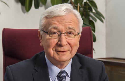 Zdjęcie portretowe: prof. Stanisław Bielecki